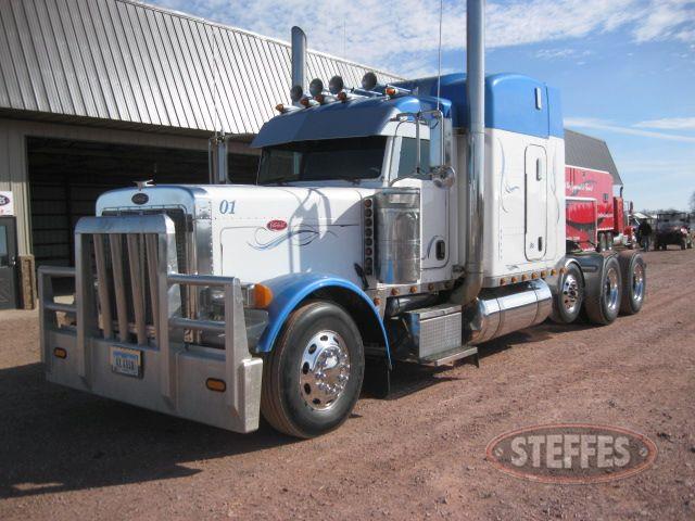 2005 Peterbilt 379EXTHD_1.jpg